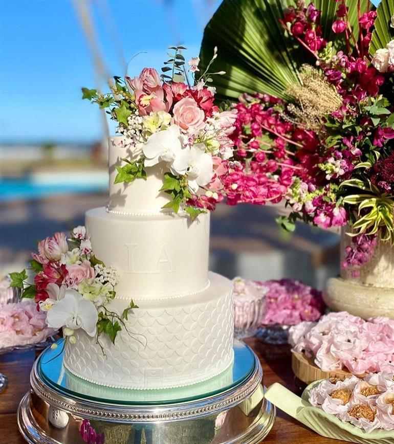 Mesa de bolo de casamento