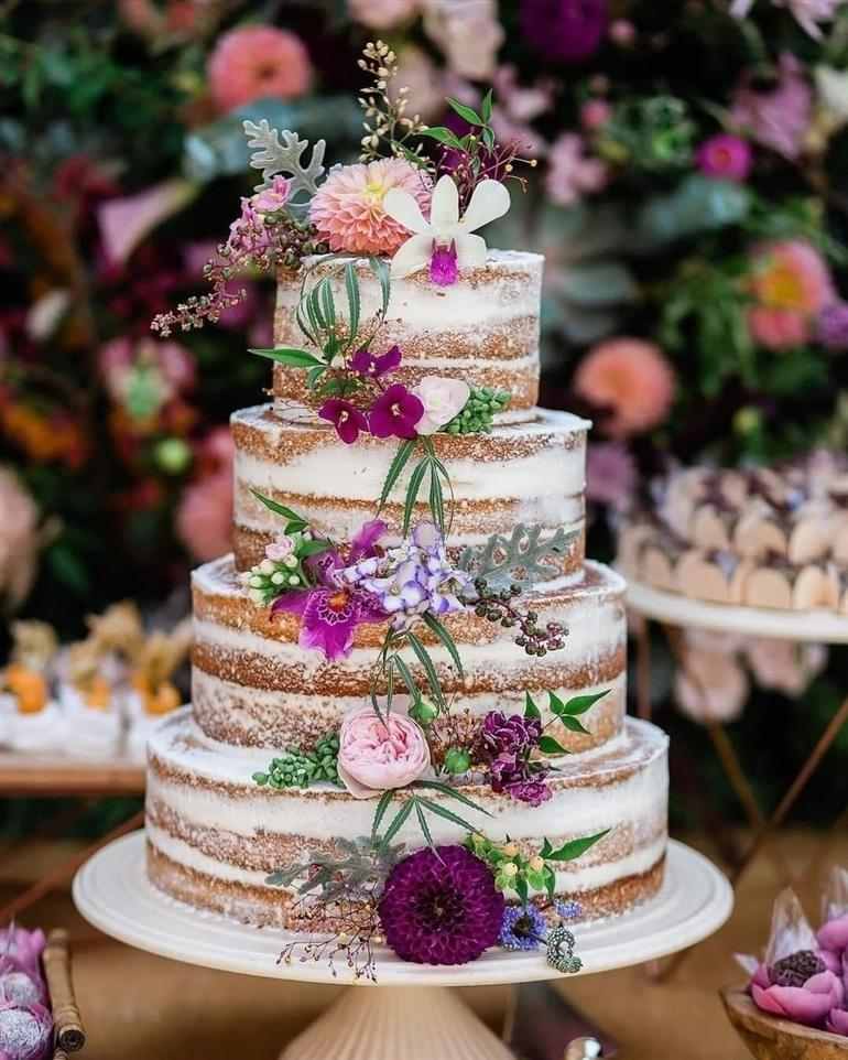 Semi naked cake