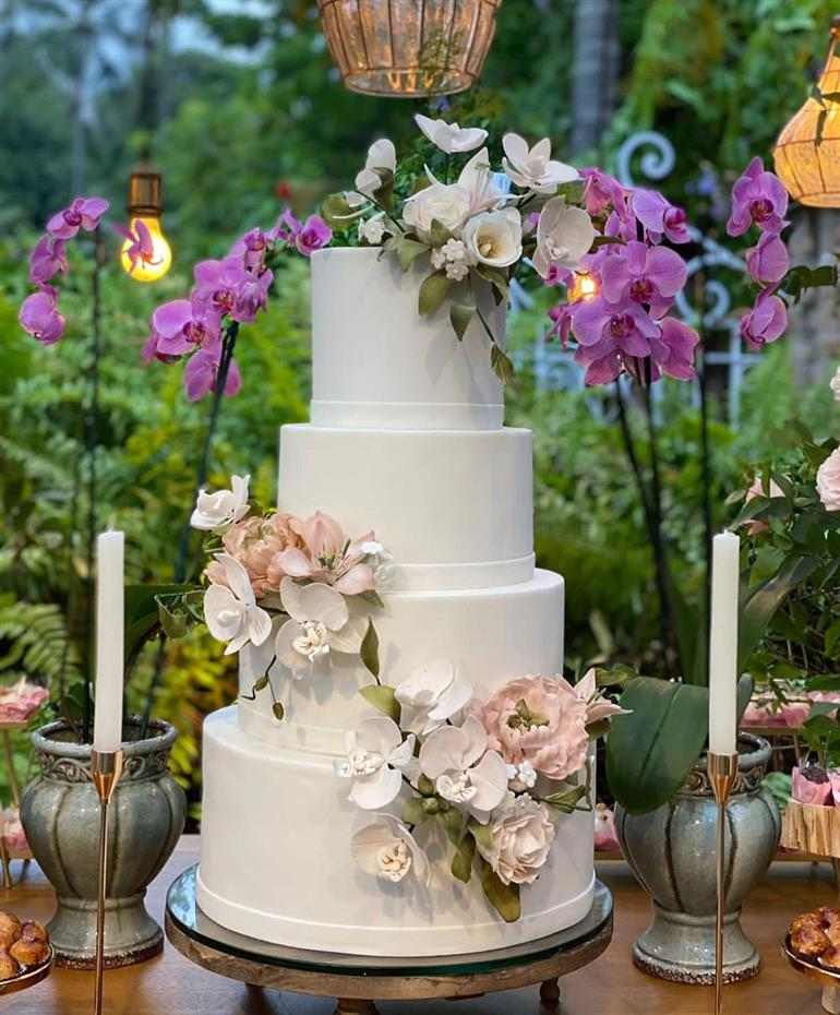 Bolo de casamento com orquídeas