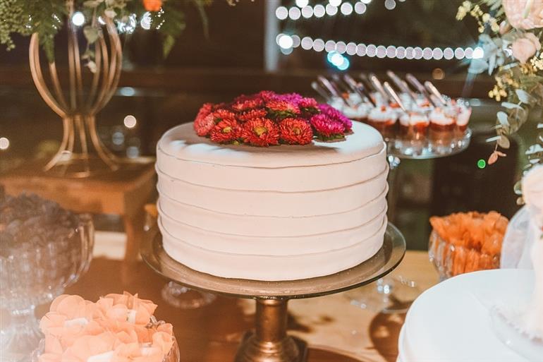 Bolo de casamento simples 