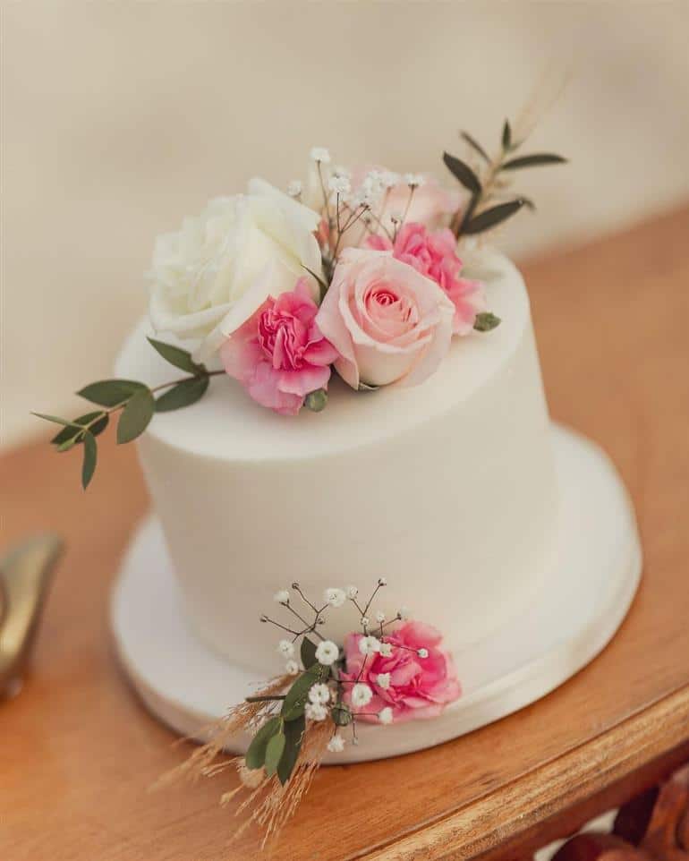 bolo de casamento com rosas