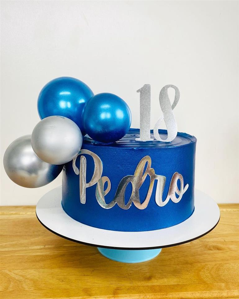 bolo de 18 anos azul