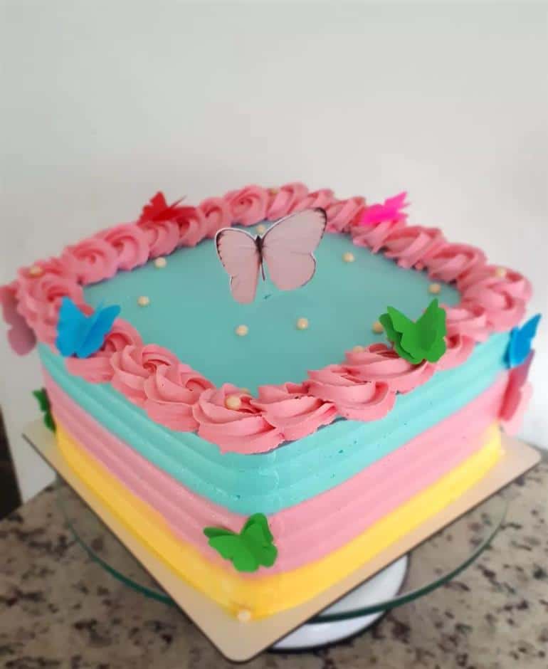 bolo de aniversario infantil quadrado