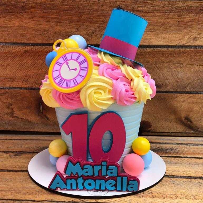 formato de cupcake com a cartola do chapeleiro