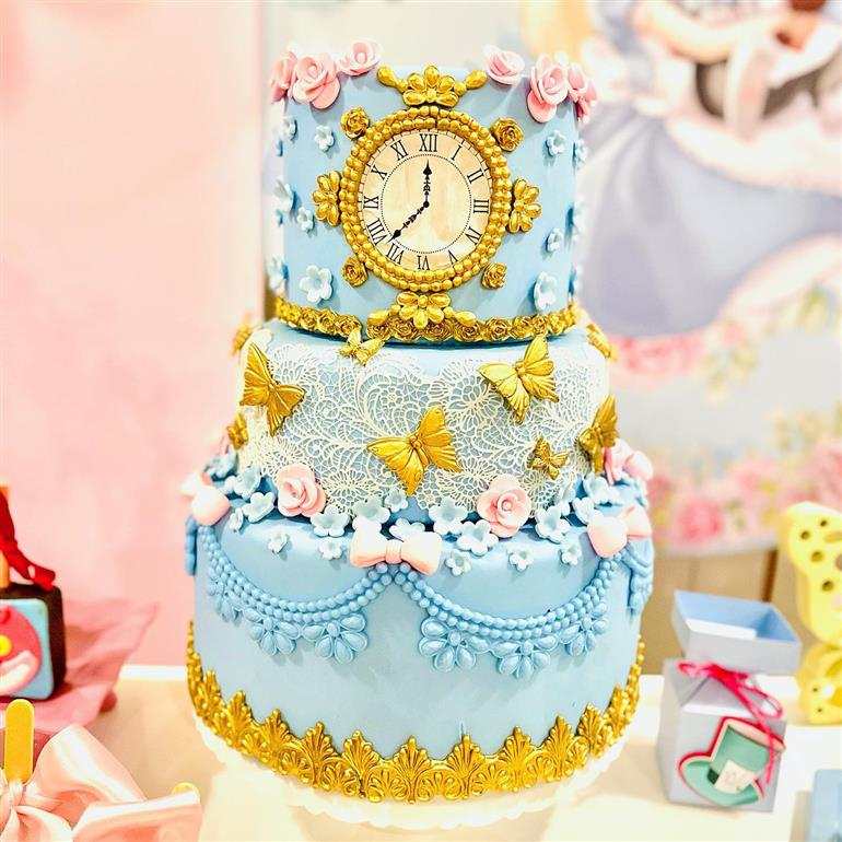 decoração de bolo luxuoso com relogio