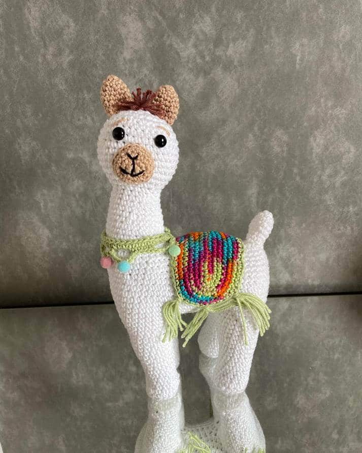 Lhama amigurumi sorridente