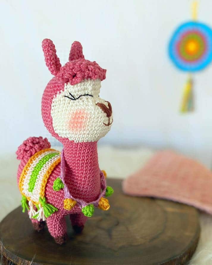 Lhama amigurumi rosa