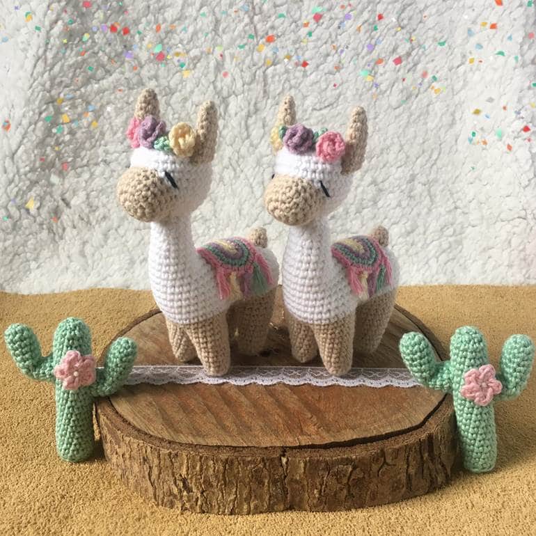 Lhamas amigurumi combinando