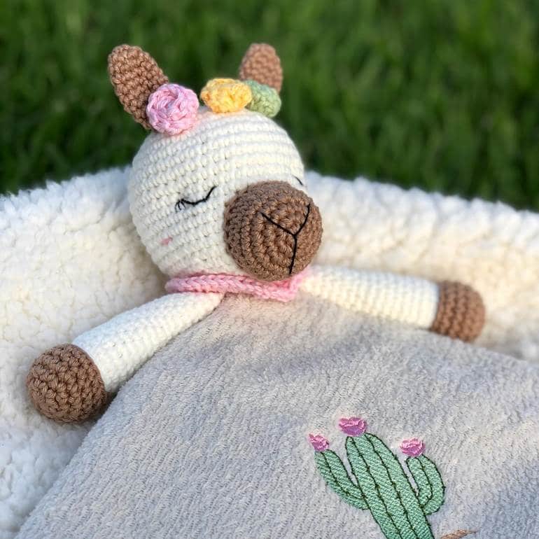 Lhama Amigurumi dormindo