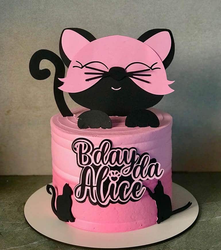 Bolo de gato rosa