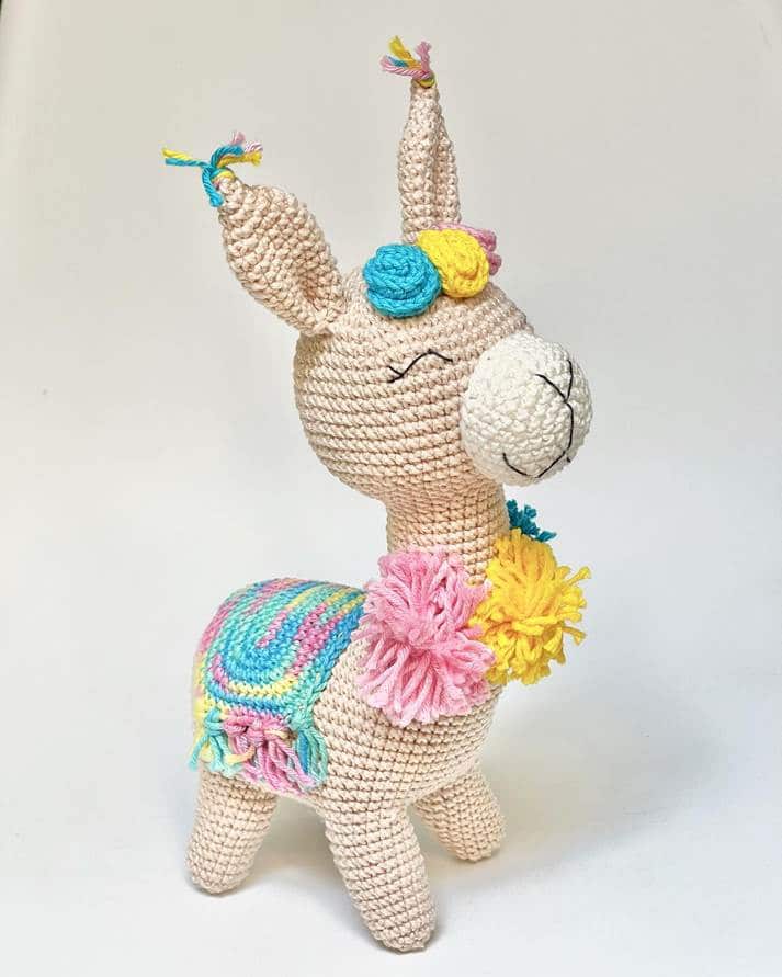 Lhama amigurumi com pompom 