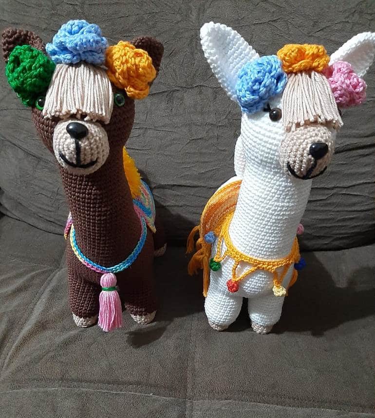 Lhamas amigurumi com franja