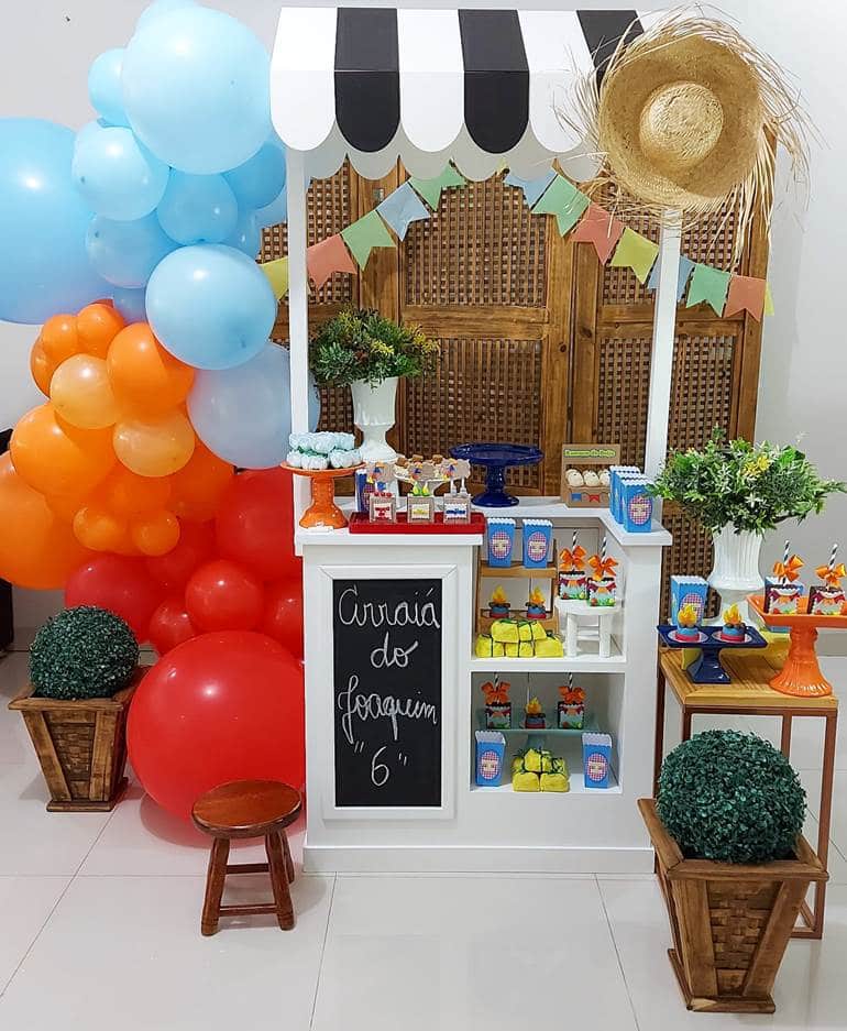 Decoração mêsversário arraial