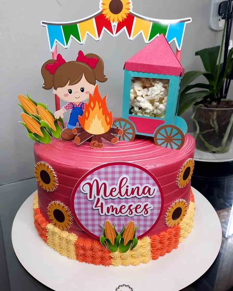 Bolo de festa junina feminino metálico