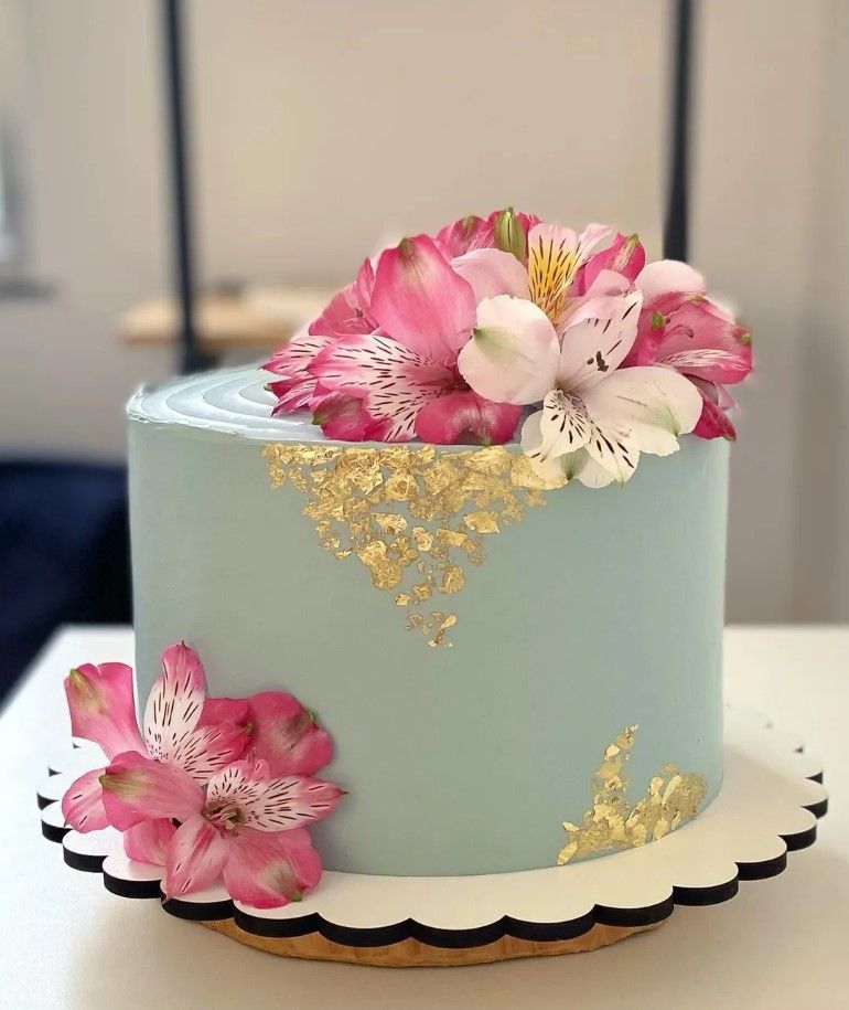 bolo com flores naturais