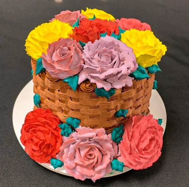 Bolo com flores: +25 ideias para aniversários e casamentos - Artesanato