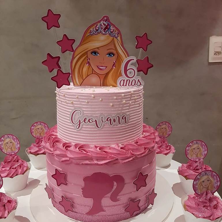 BOLO BARBIE PRINCESA DA ILHA, Bolo em pasta americana 4 cam…