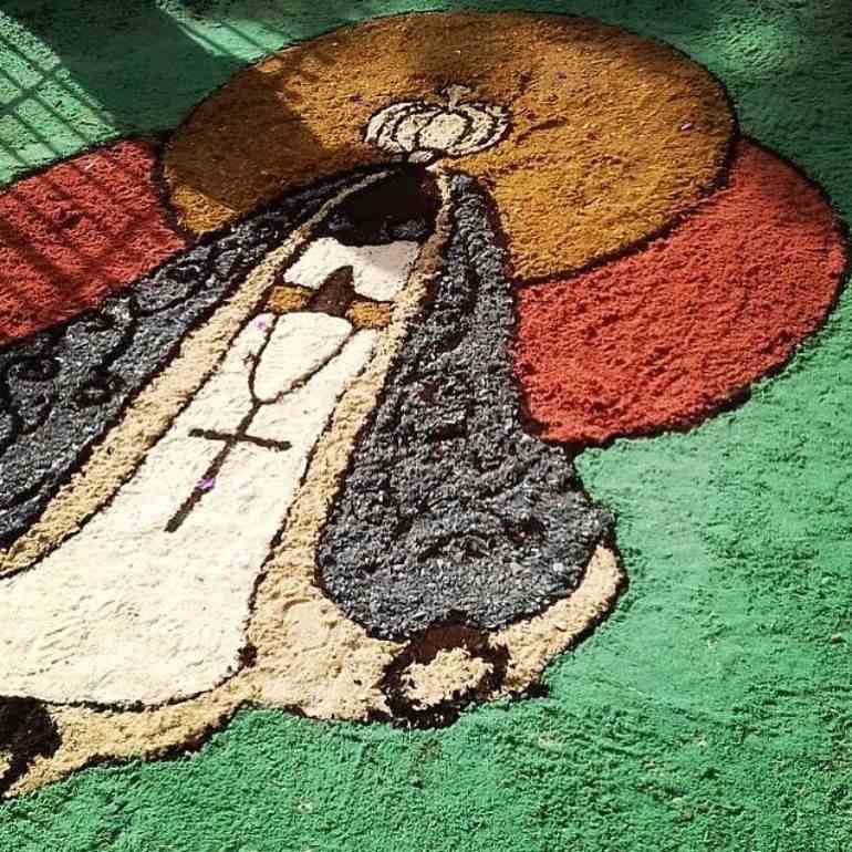 Tapete colorido de Nossa Senhora da Aparecida