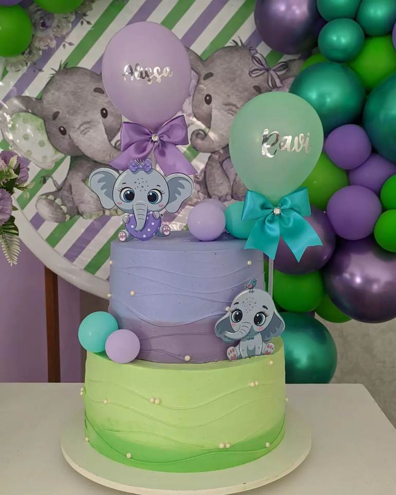 Bolo verde e violeta de elefantes
