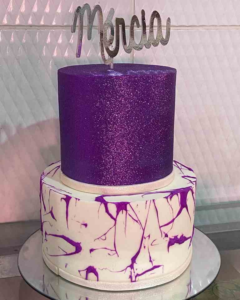 40 Ideias de bolo roxo com glitter super tendência - Artesanato Passo a  Passo!