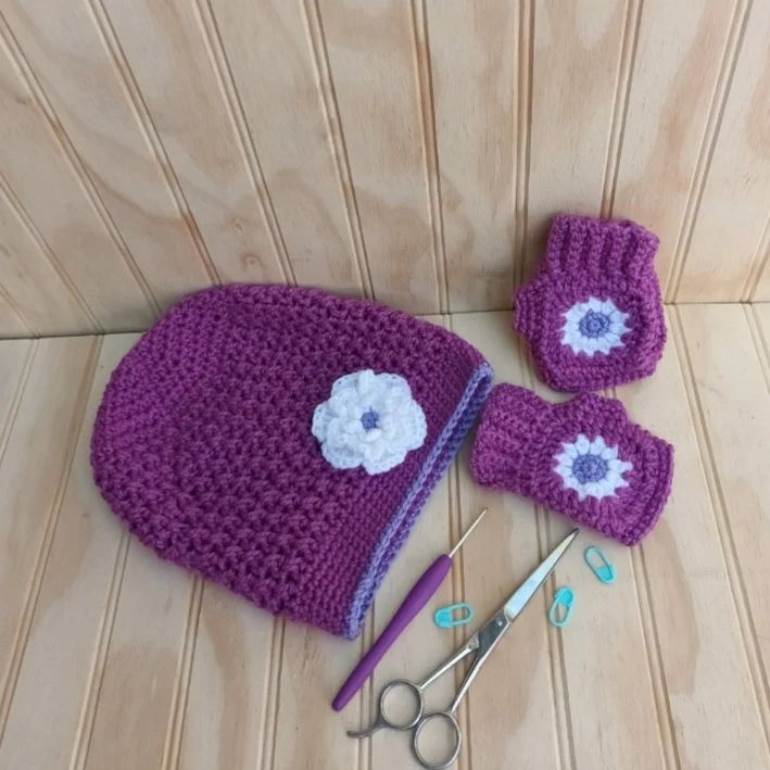 Gorro roxo com flor