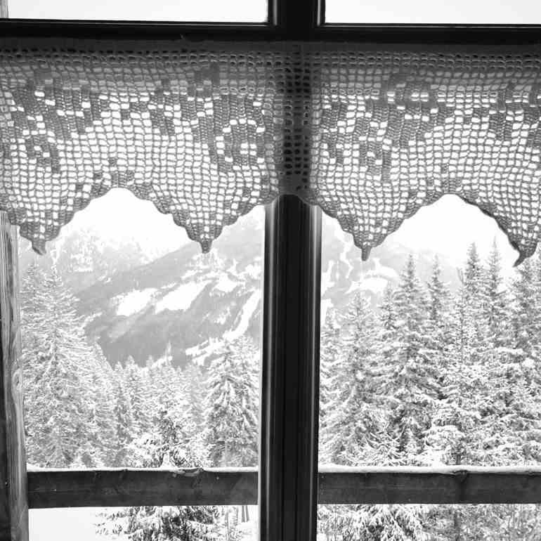 Cortina para cozinha em janela de neve