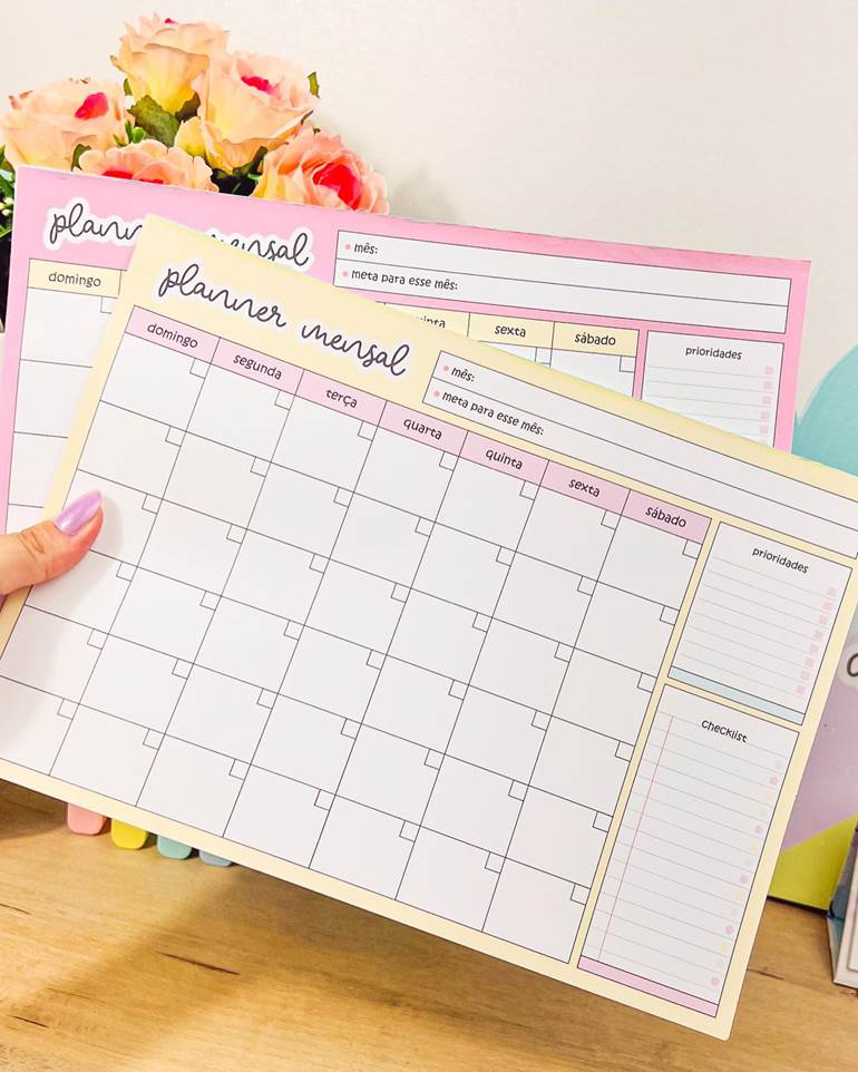 Planner mensal bege e rosa