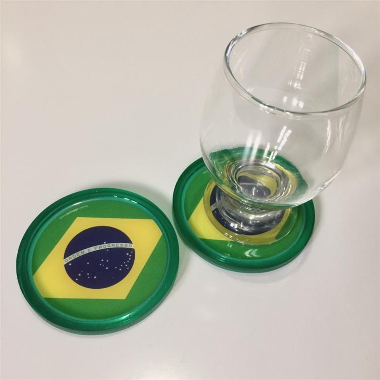 porta copos em resina com a bandeira do brasil