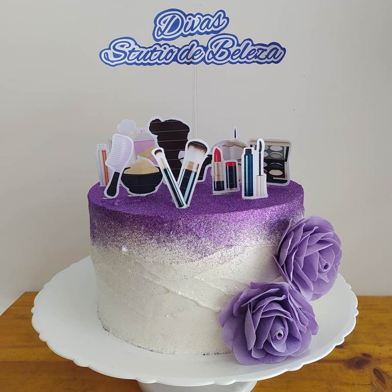 40 Ideias de bolo roxo com glitter super tendência - Artesanato