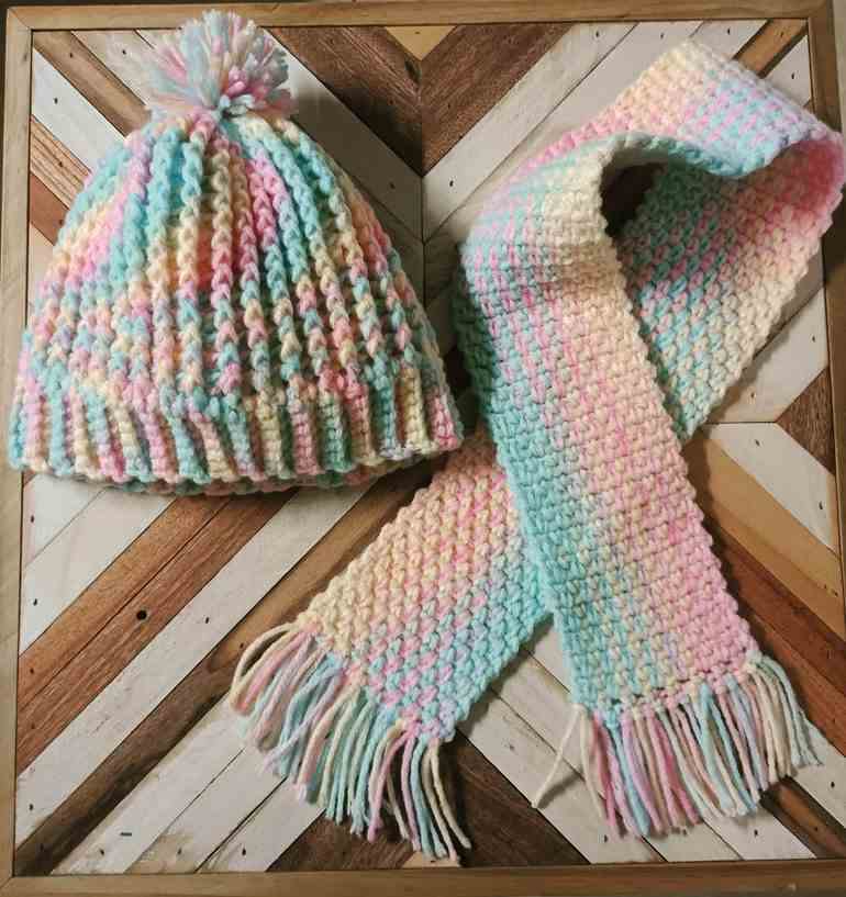 Gorro em tons pastéis 