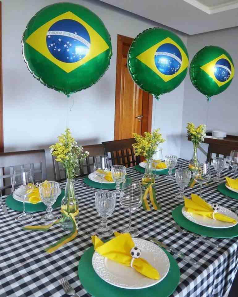 Mesa posta decorada do Brasil