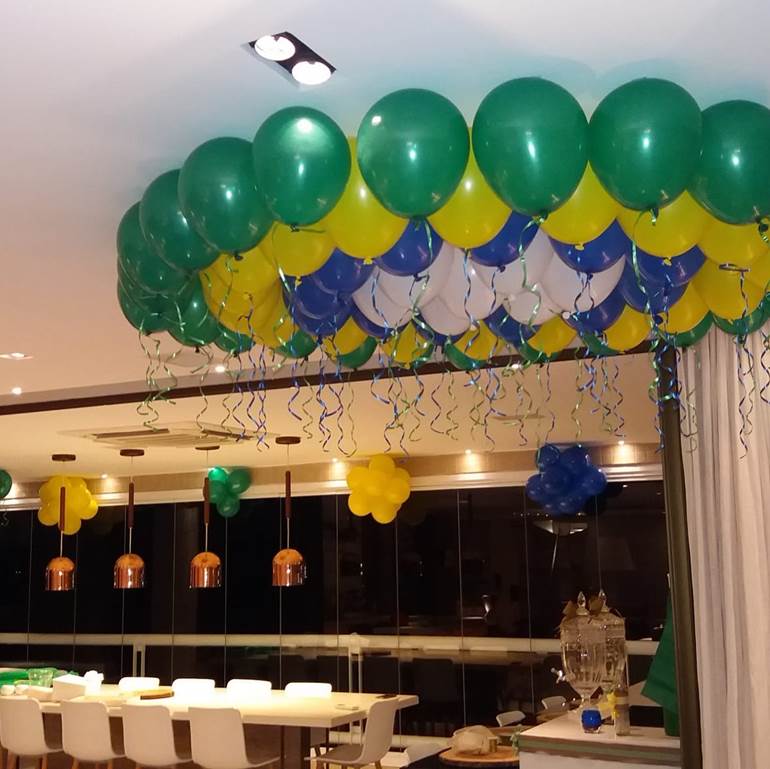 Decoração de balões de Hélio na cor do Brasil 