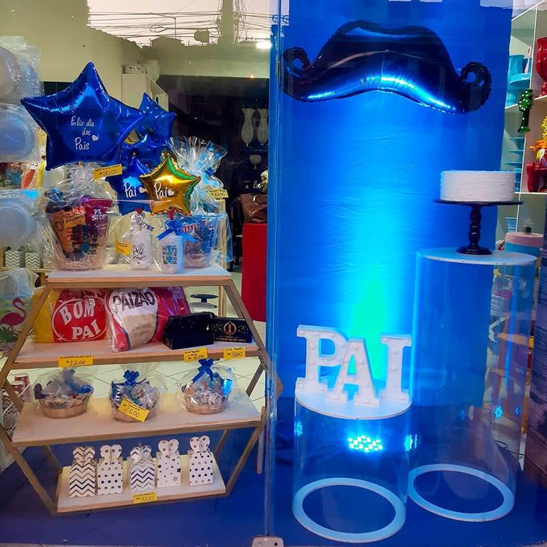 Vitrine azul chamativa