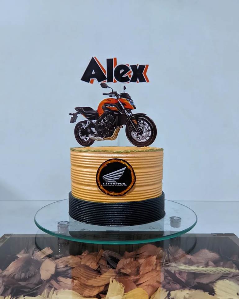 Cida Bolos Decorados - Bolo temático personalizado tema moto