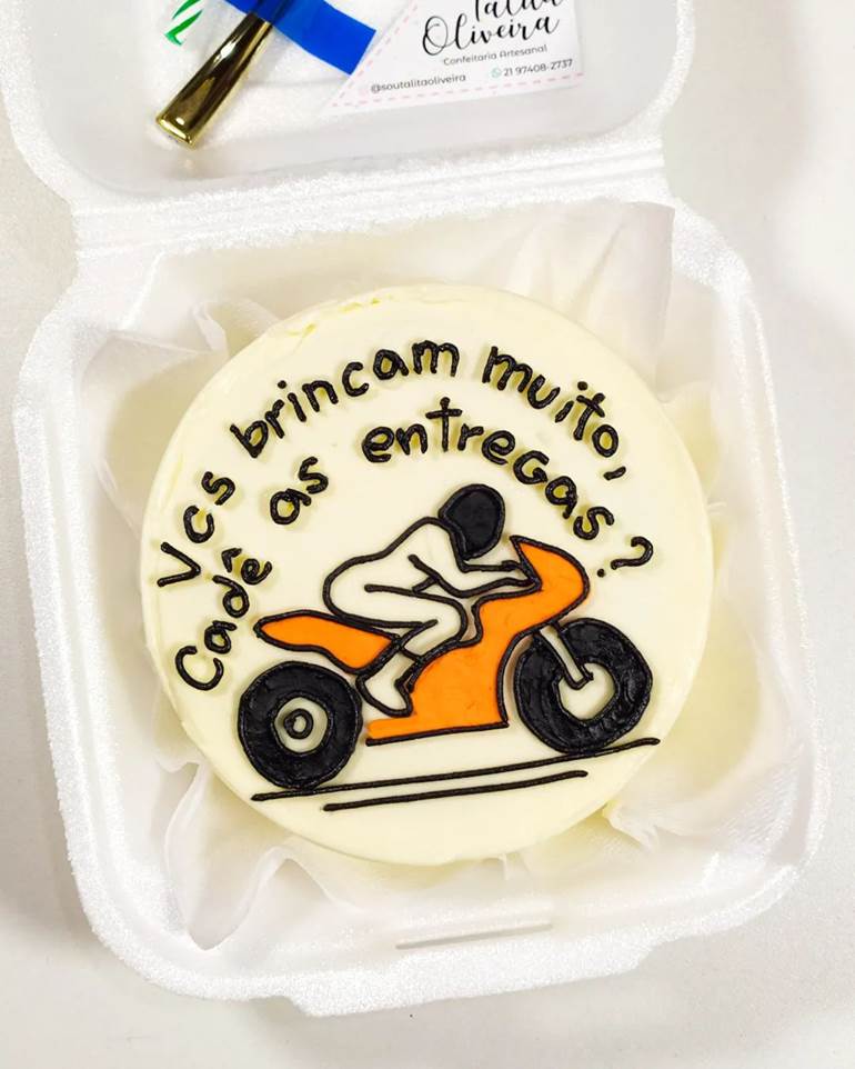 Bolo Bento Cake de motocicleta amarela