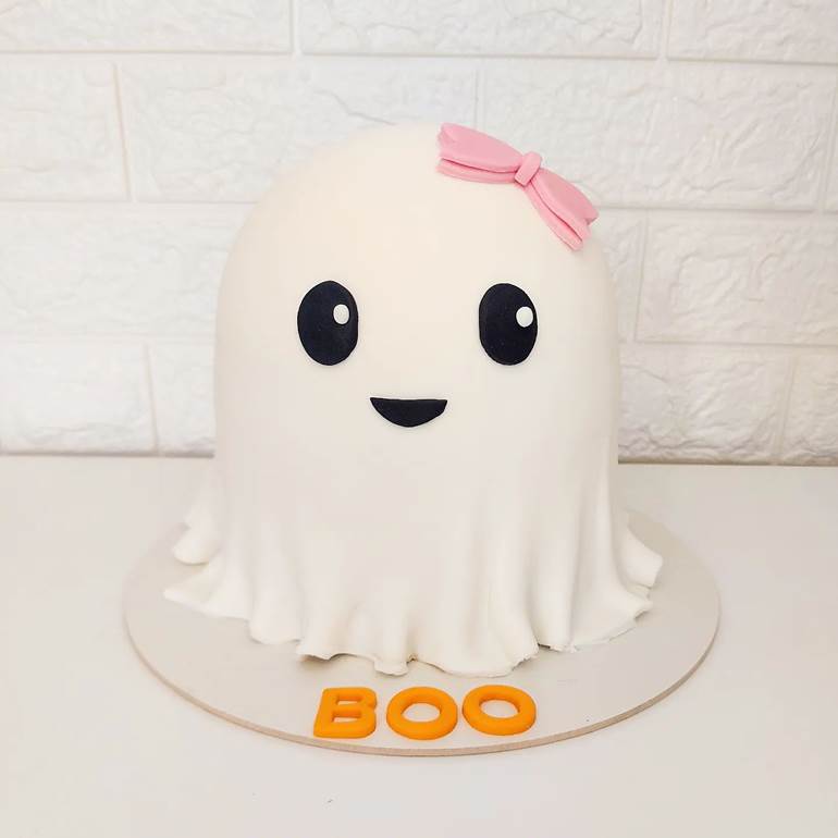 Bolo de Halloween fantasma menina