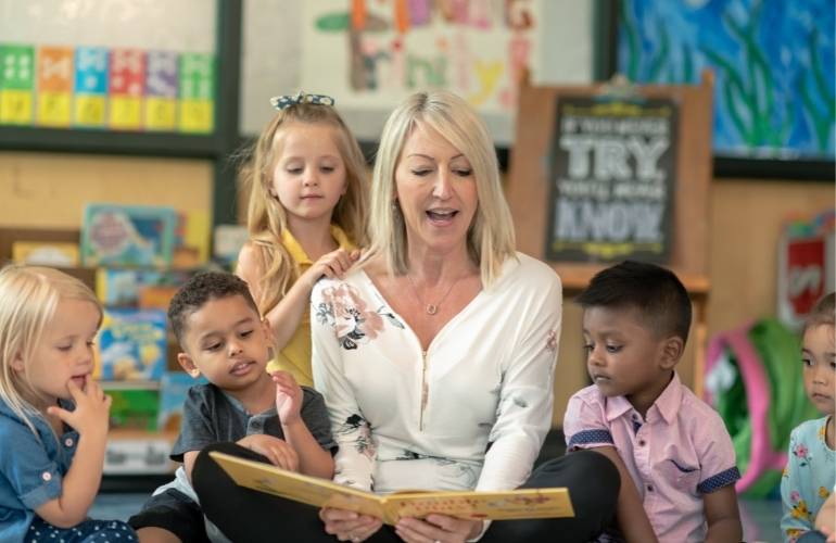 Dinâmica de crianças resolvendo problemas