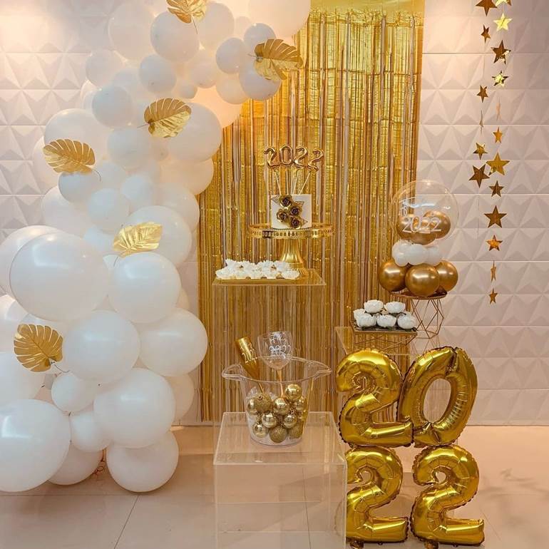 White and gold decoration