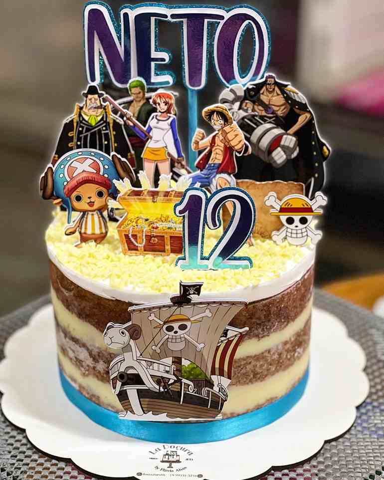 Bolo naked cake com personagens