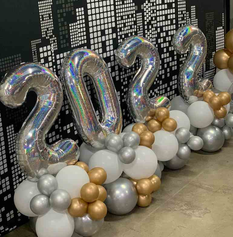 New Year's Eve decoration with metallic and white balloons