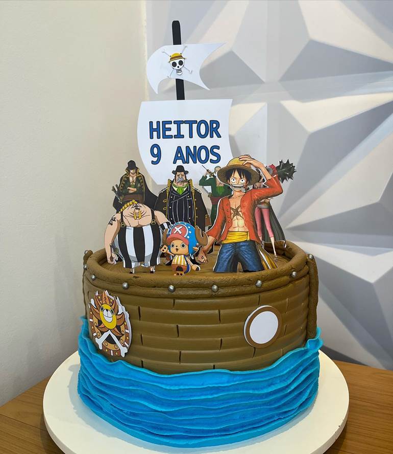 Bolo de chantininho com mar e barco