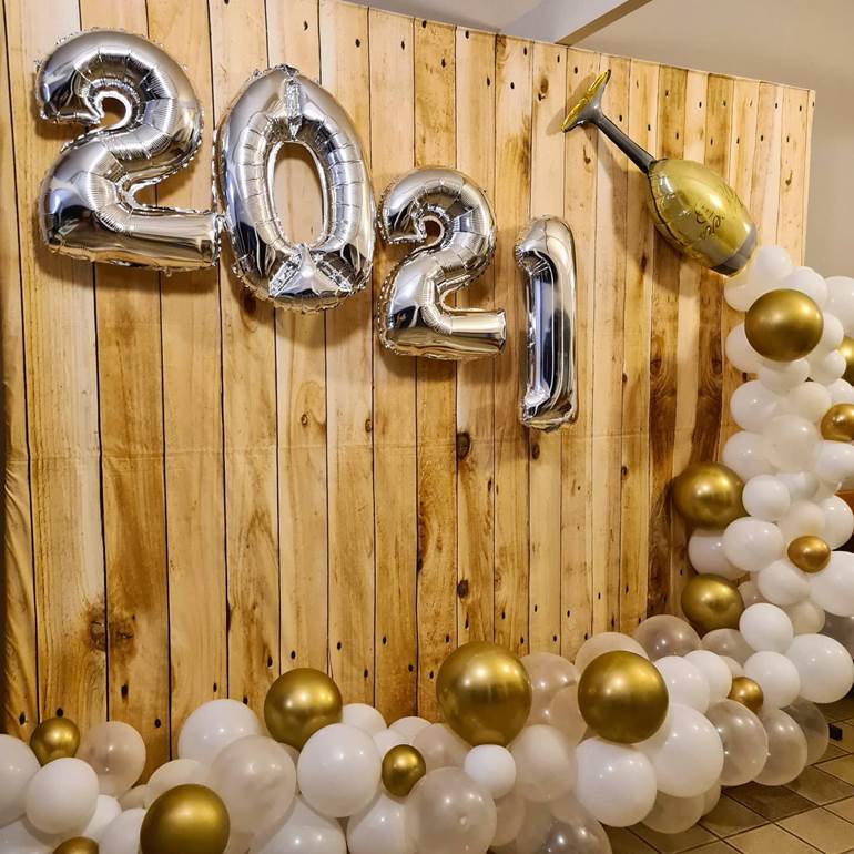 Simple new year decoration with balloons