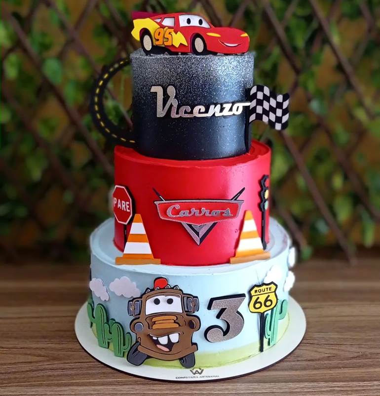 Ontem foi dia de bolo do Mcqueen para o Davi. #bolo #boloinfantil #mcqueen # carros #carrinhoemmovimento #bolosemSãoJoão #sjdr #cake #cakedesing, By  Bolos da Tamara