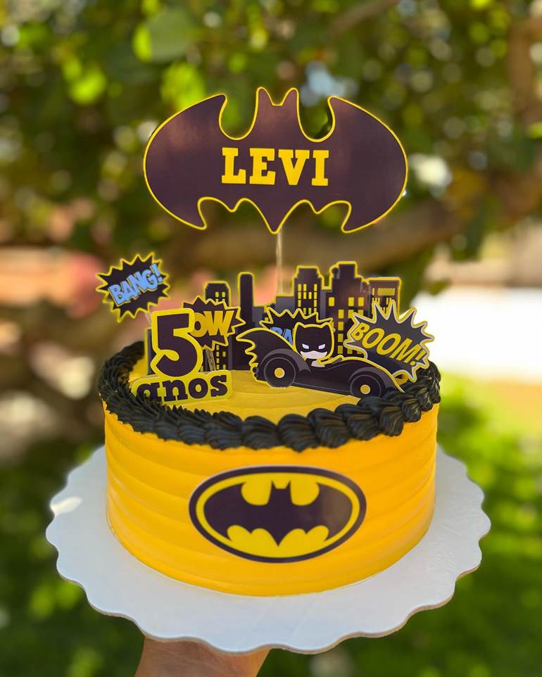 bolo do Batman amarelo