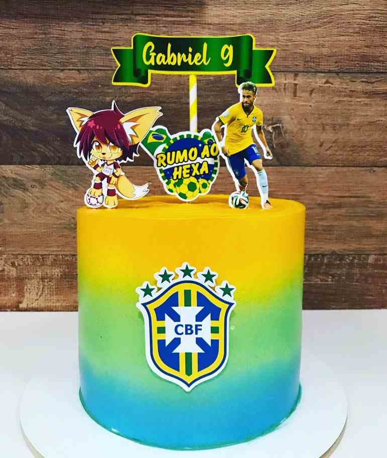 Bolo 3 cores com mascote e Neymar futebol
