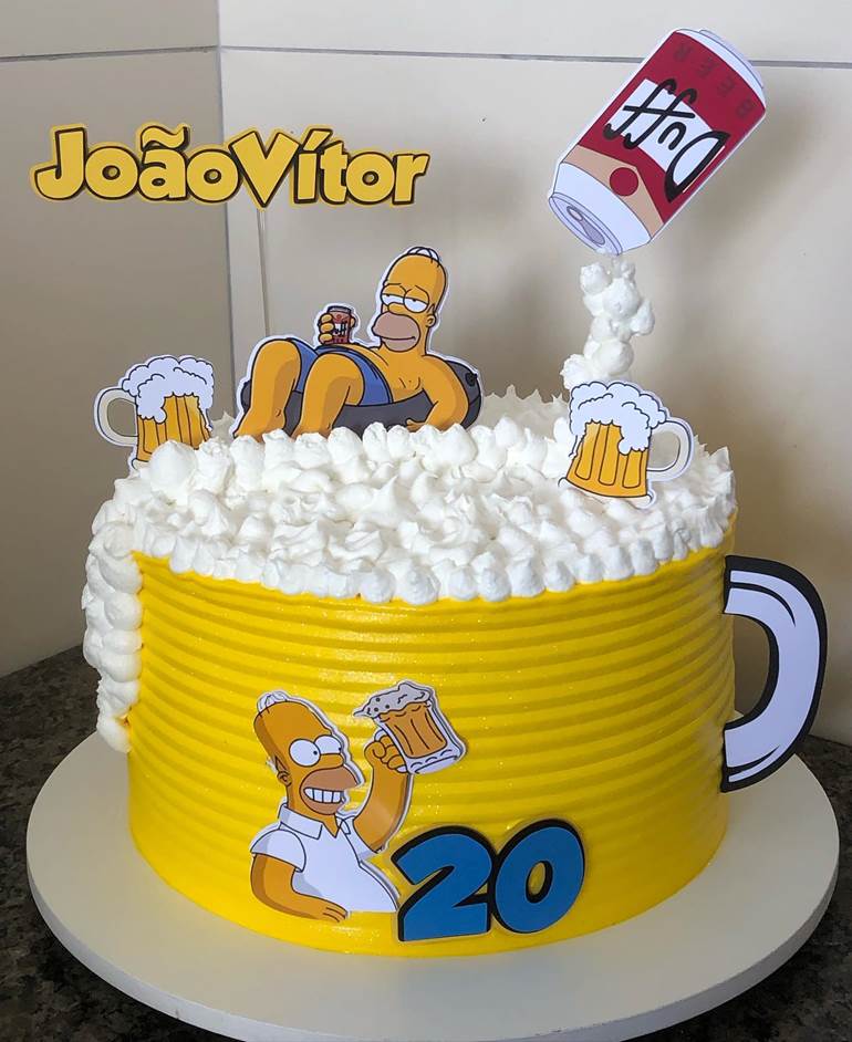 Bolo com espuma de chantilly simpsons