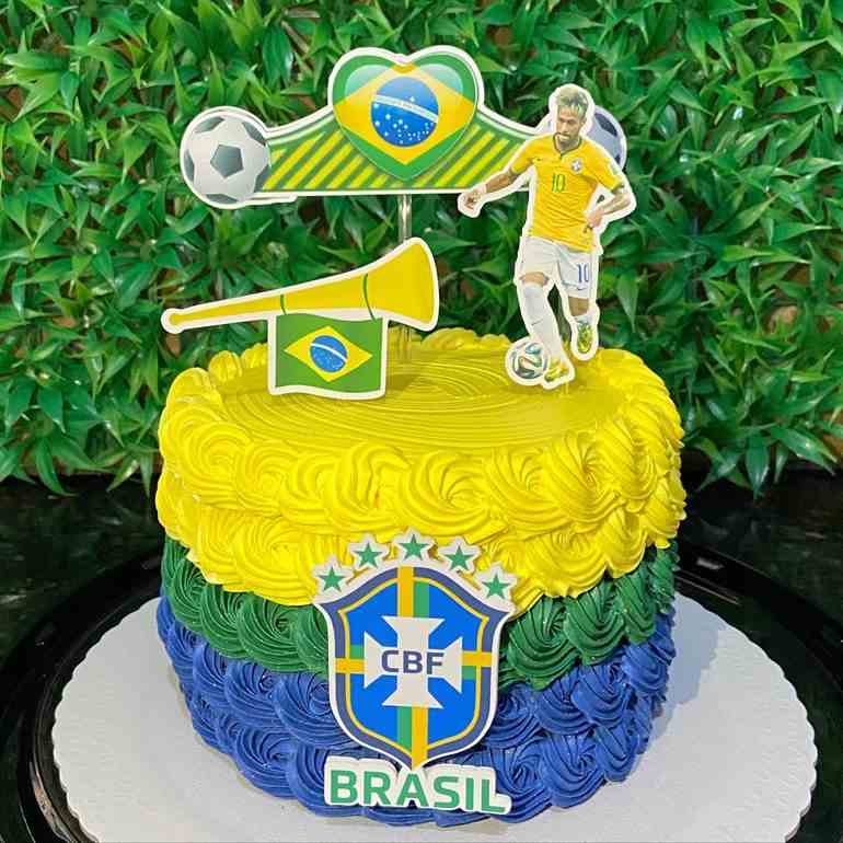 Bolo do Brasil de chantilly com Neymar