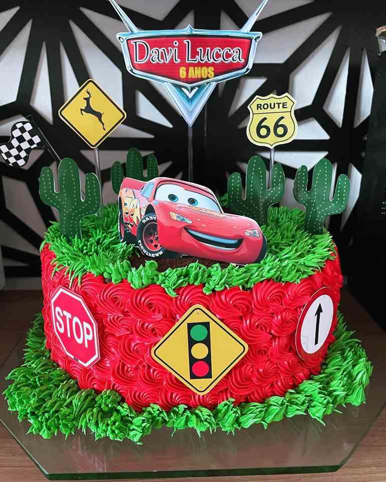 Ontem foi dia de bolo do Mcqueen para o Davi. #bolo #boloinfantil #mcqueen # carros #carrinhoemmovimento #bolosemSãoJoão #sjdr #cake #cakedesing, By  Bolos da Tamara