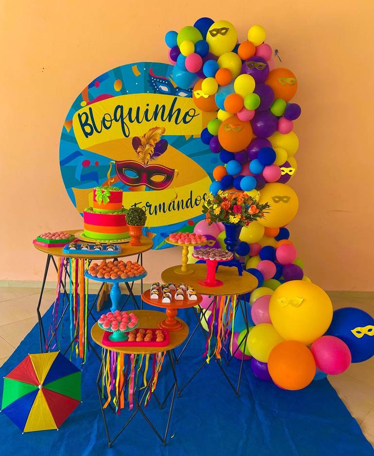 Decoração de carnaval bolo 2 andares