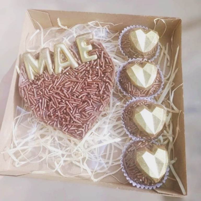 Caixa com brigadeiros dia das mães